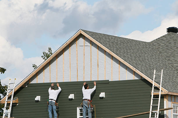 Professional Siding technician working in Marysville, PA